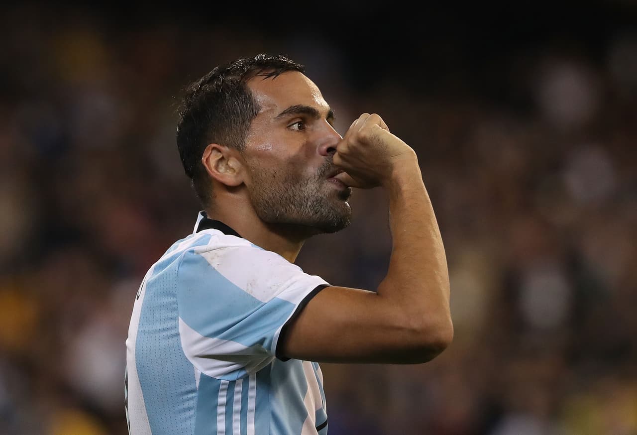 La anotación de Mercado llegó al minuto 45 al cazar un rebote en el área chica para definir con el arco a placer. Cabezazo de Otamendi, palo y toque de Gabriel para el 1-0 definitivo.