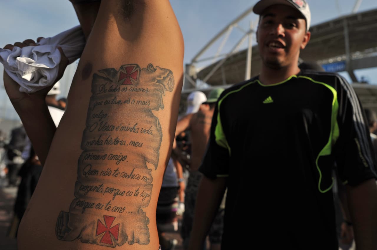 Los fanáticos en el mundo quisieron rendir un homenaje a sus países, equipos o jugadores favoritos por medio de tatuajes. Algunos más grandes y coloridos, con rostros de las figuras y escudos representativos son una muestra del cariño que alrededor del mundo expresan los hinchas del fútbol.