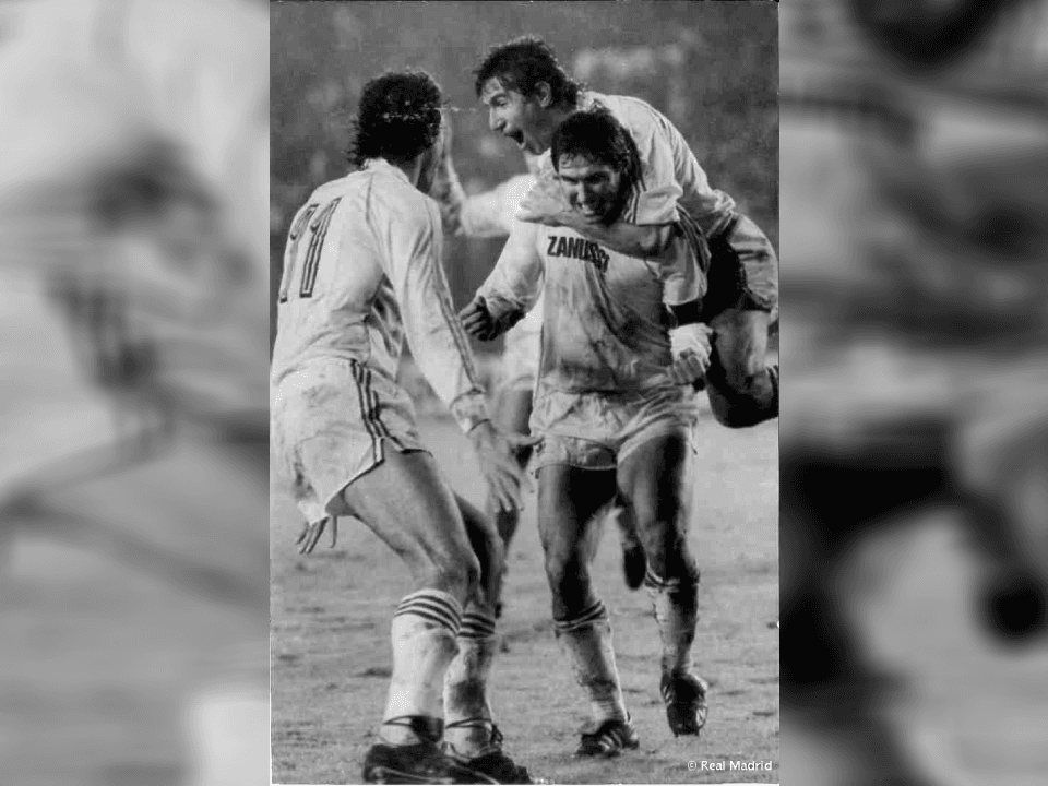 Su debut fue en Camp Nou ante el Barcelona, donde vencieron 3-2. Esa campaña fue cuando obtuvieron el campeonato de Liga.