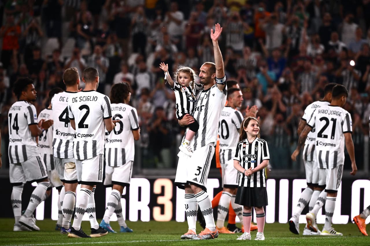 Chiellini y Dybala se despiden de la afición de la Juventus