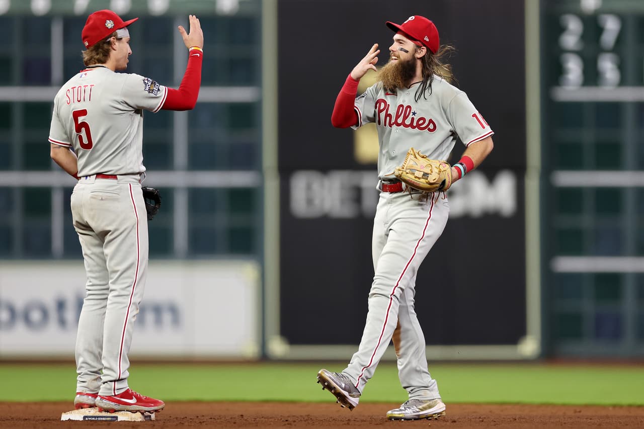 En 10 entradas los Phillies se impusieron 5-6 a los favoritos Astros en el primer juego de la Serie Mundial.