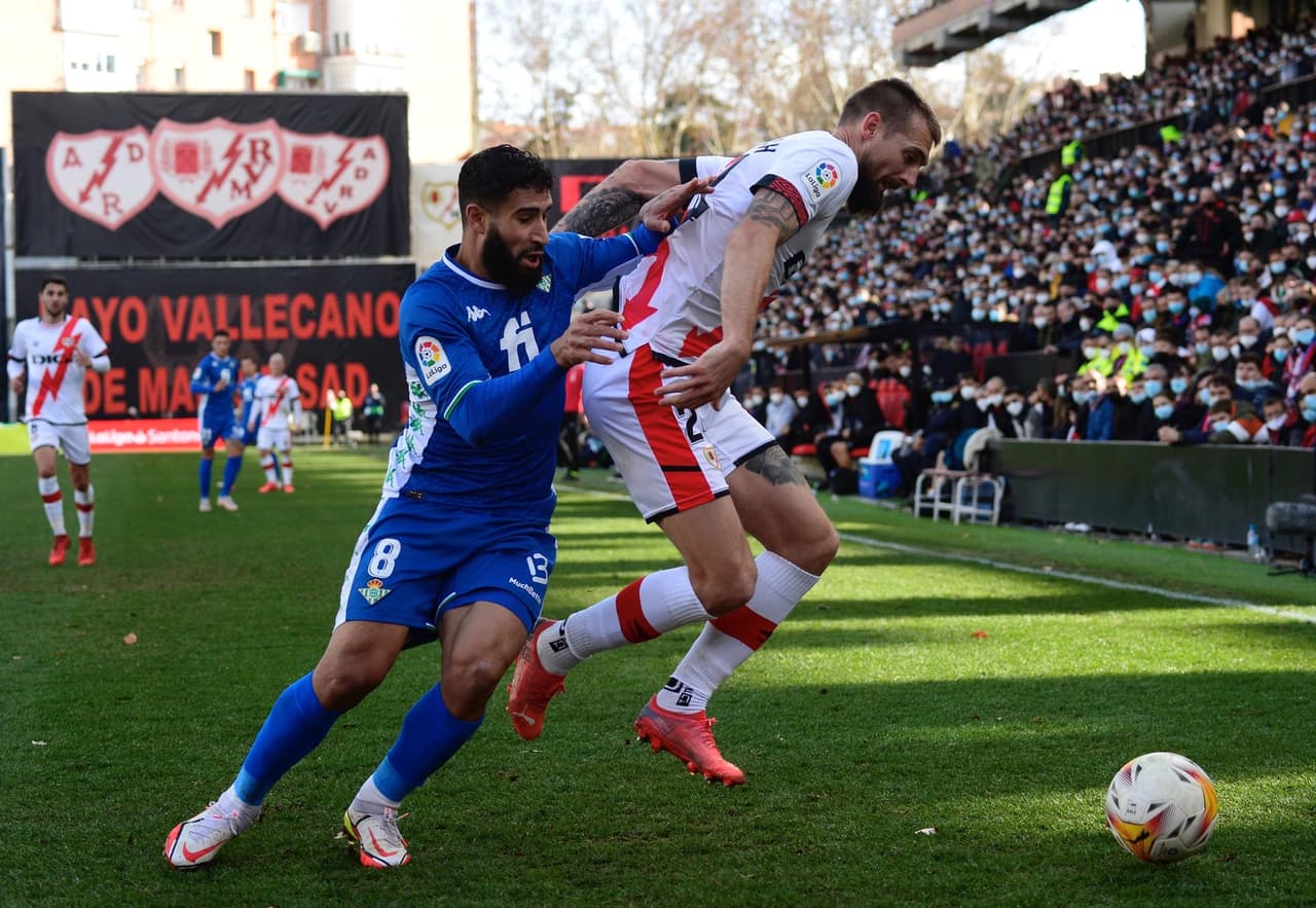 Rayo Vallecano le empata al Real Betis 1-1 durante la J 20 en La Liga. Sergio Canales ponía a los béticos arriba al 45'+2', pero fue Iván Balliu al 70' quien igualó el marcador y permitió que se repartieran puntos. Andrés Guardado ingresó al 39', mientras que Diego Lainez estuvo en la banca.