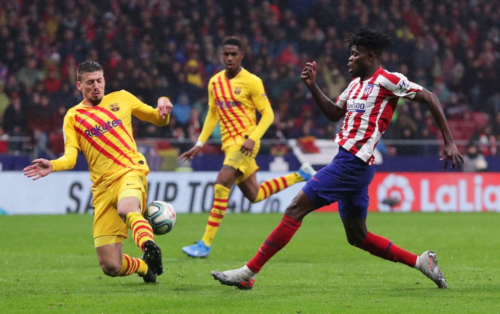 Partey centra pero Lenglet corta.