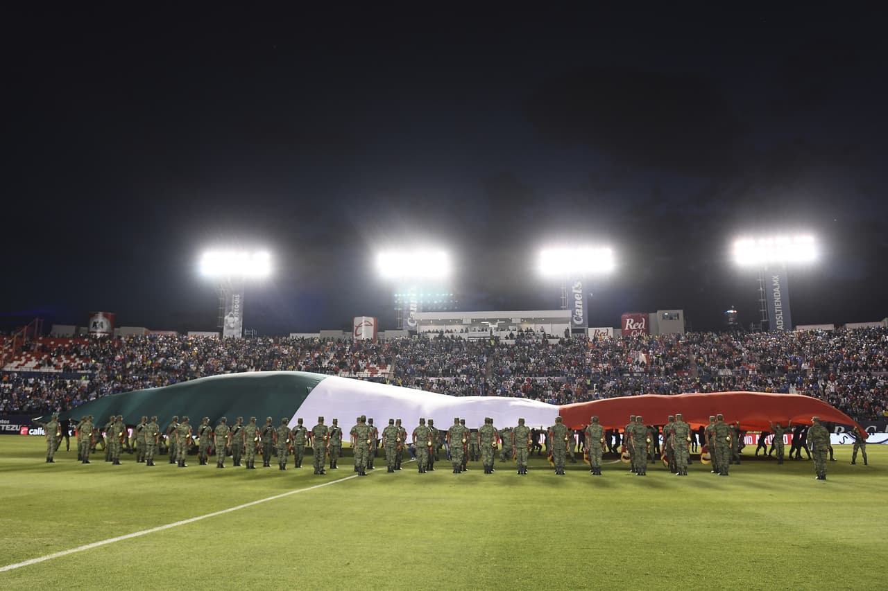 Sebastián Jurado se convirtió en héroe de un Cruz Azul que también vio como Santi Giménez y Alejandro Mayorga se fueron lesionados y ahora son grandes dudas para el fin de semana. San Luis se cansó de fallar.