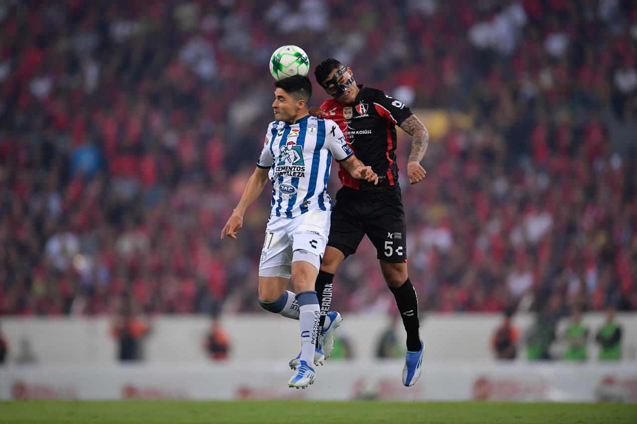 El Estadio Jalisco recibió la Final de ida del Clausura 2022 entre Atlas y Pachuca. Como era de esperarse, los Rojinegros salieron motivados, pero tardarían en mover la red del rival.