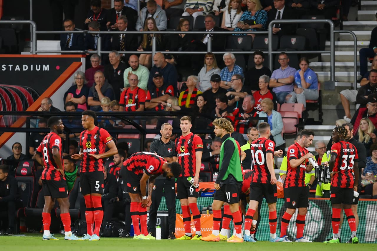 Raúl Jiménez y sus Wolves no pasaron del empate sin goles ente Borunemouth. El mexicano falló una jugada clarísima en la agonía del juego.