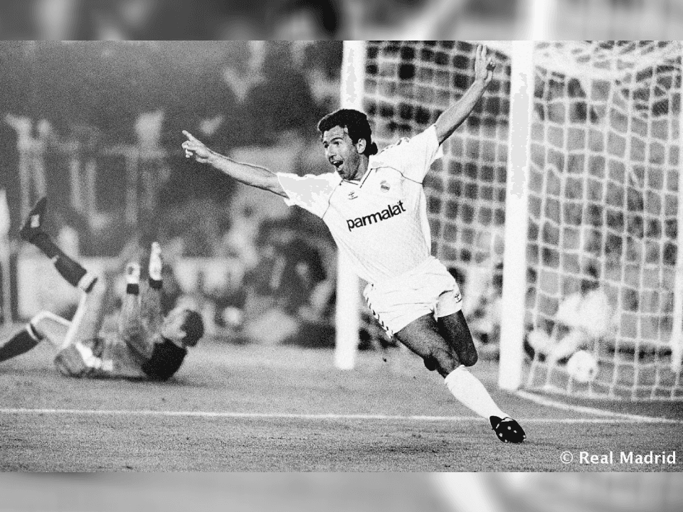 Diez años fueron los que deleitó al futbol madrileño, logrando una decena de títulos como madridista y, en la temporada 1983-84, obtuvo el trofeo Pichichi.