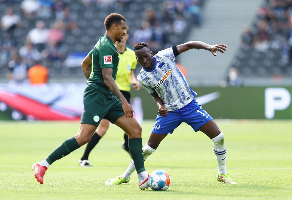 Hertha Berlin no logra brillar en casa y caen 1-2 frente al Wolfsburg.