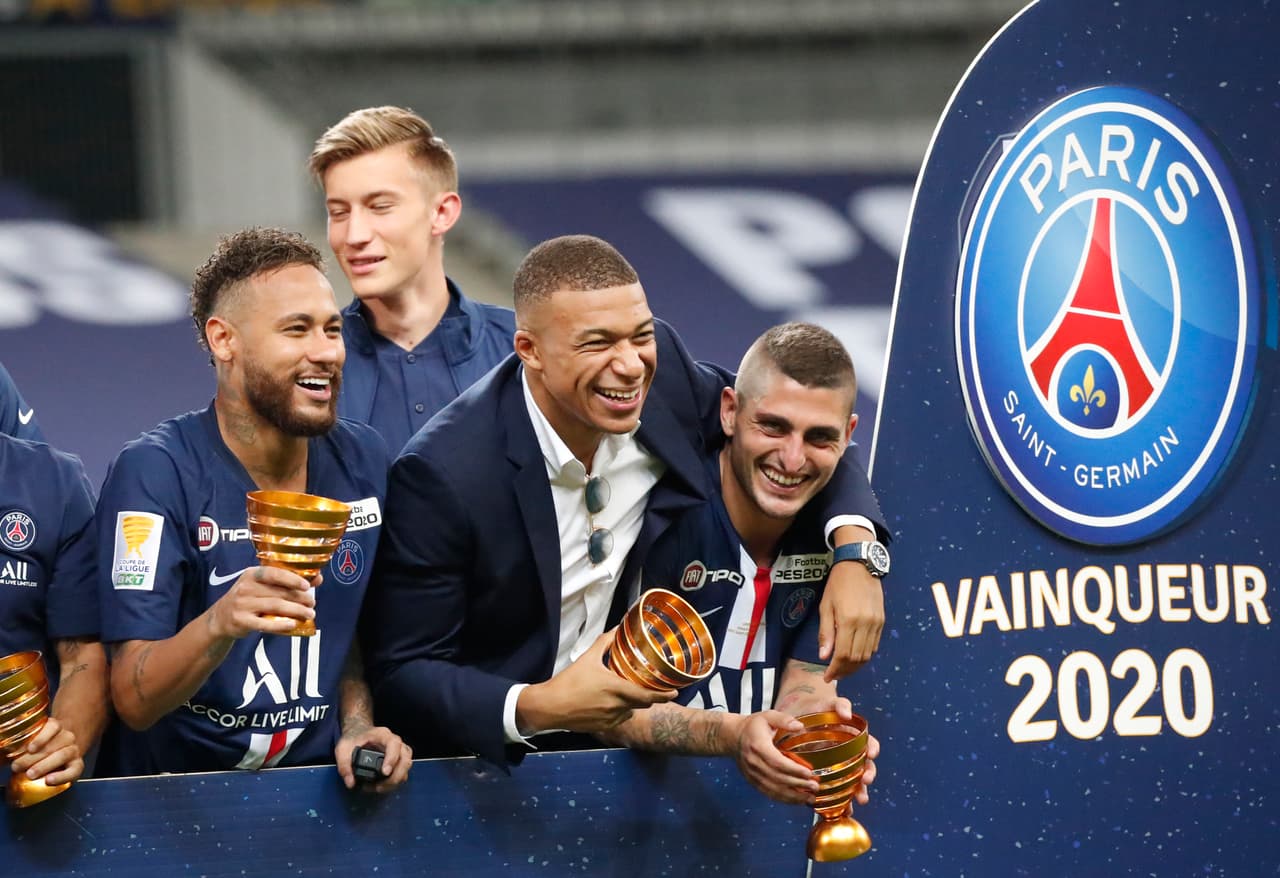 Así festejaron Neymar, Mbappé y el PSG su triple corona | Tras conseguir la Copa de la Liga de Francia los festejos no se hicieron esperar.