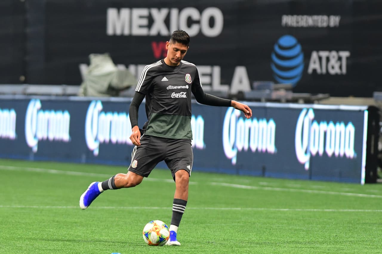 La Selección Mexicana de Fútbol se 'mojó los pies' en la fastuosa casa de los Atlanta Falcons y del Atlanta United, el Mercedes-Benz Stadium, donde jugará este miércoles ante su similar de Venezuela, un partido que sirve a ambos escuadrones de cara a sus compromisos del verano, como la Copa Oro y la Copa América, respectivamente. Así se entrenaron los jugadores del Tri bajo las órdenes de Gerardo 'Tata' Martino en Atlanta esta tarde de martes.