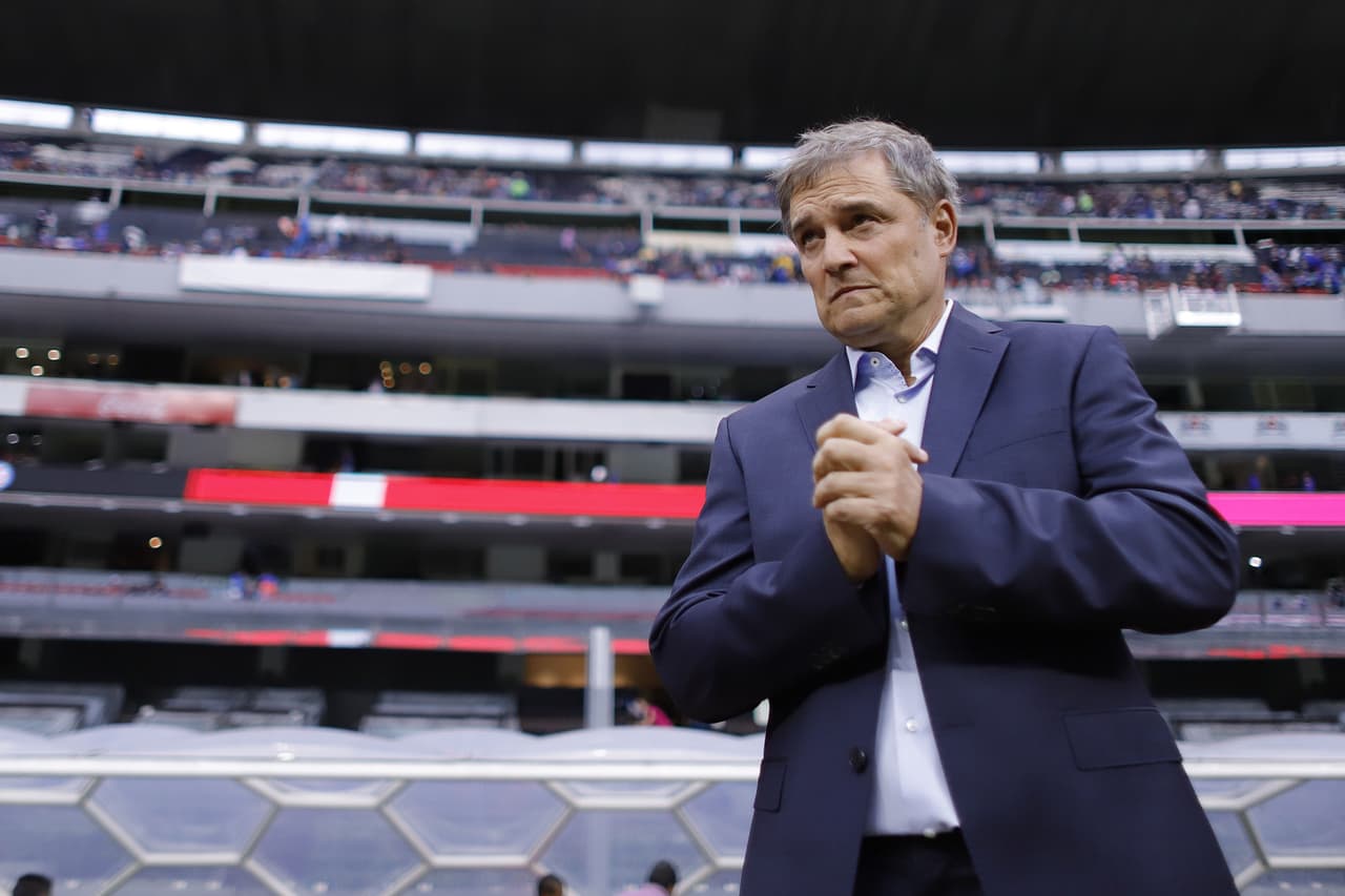 Diego Aguirre, DT de Cruz Azul, confirma que Santiago Giménez está cerca de ir a Europa