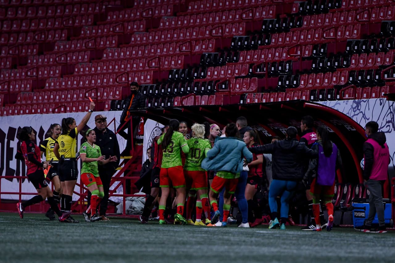 Mia Zuazua y Angelina Hix protagonizan enfrentamiento en la Liga MX Femenil