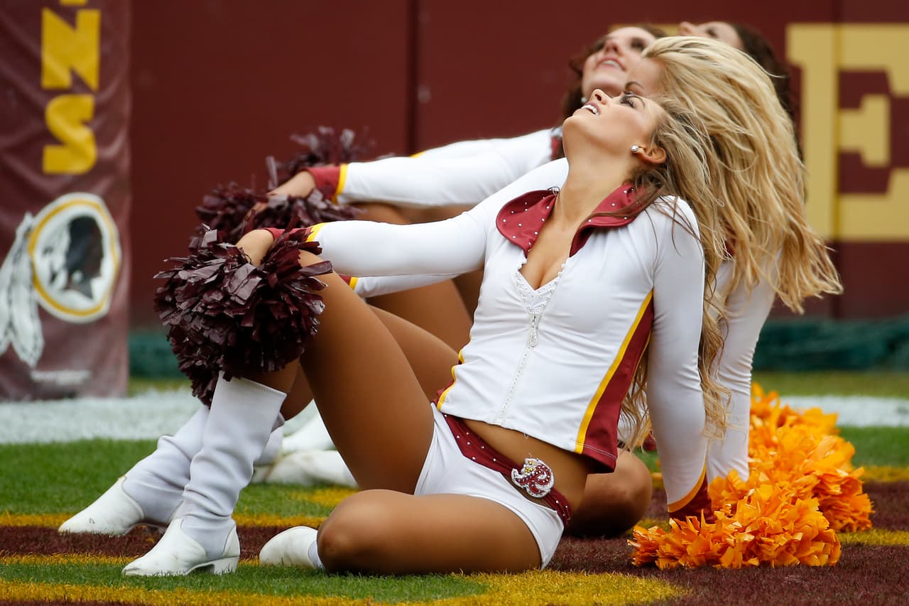 Ella es Kirsten, una belleza de segundo año de las Washington Redskins que podrás disfrutar con sus mejores tomas.