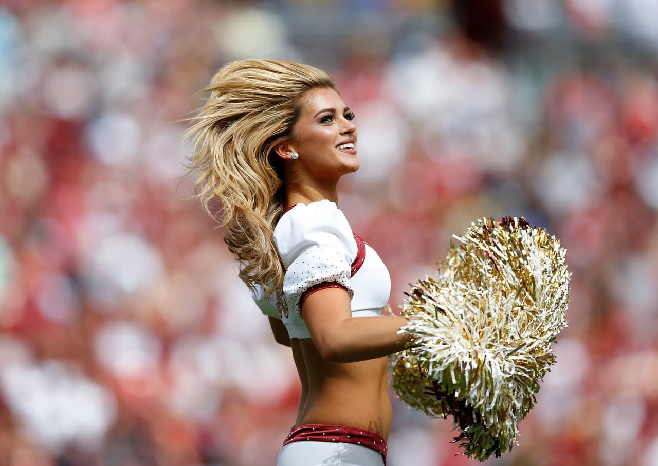 Ella es Kirsten, una belleza de segundo año de las Washington Redskins que podrás disfrutar con sus mejores tomas.