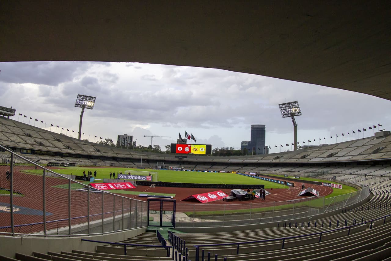 El siempre bello estadio Olímpico Universitario lució sus mejores galas para el clásico de pretemporada.