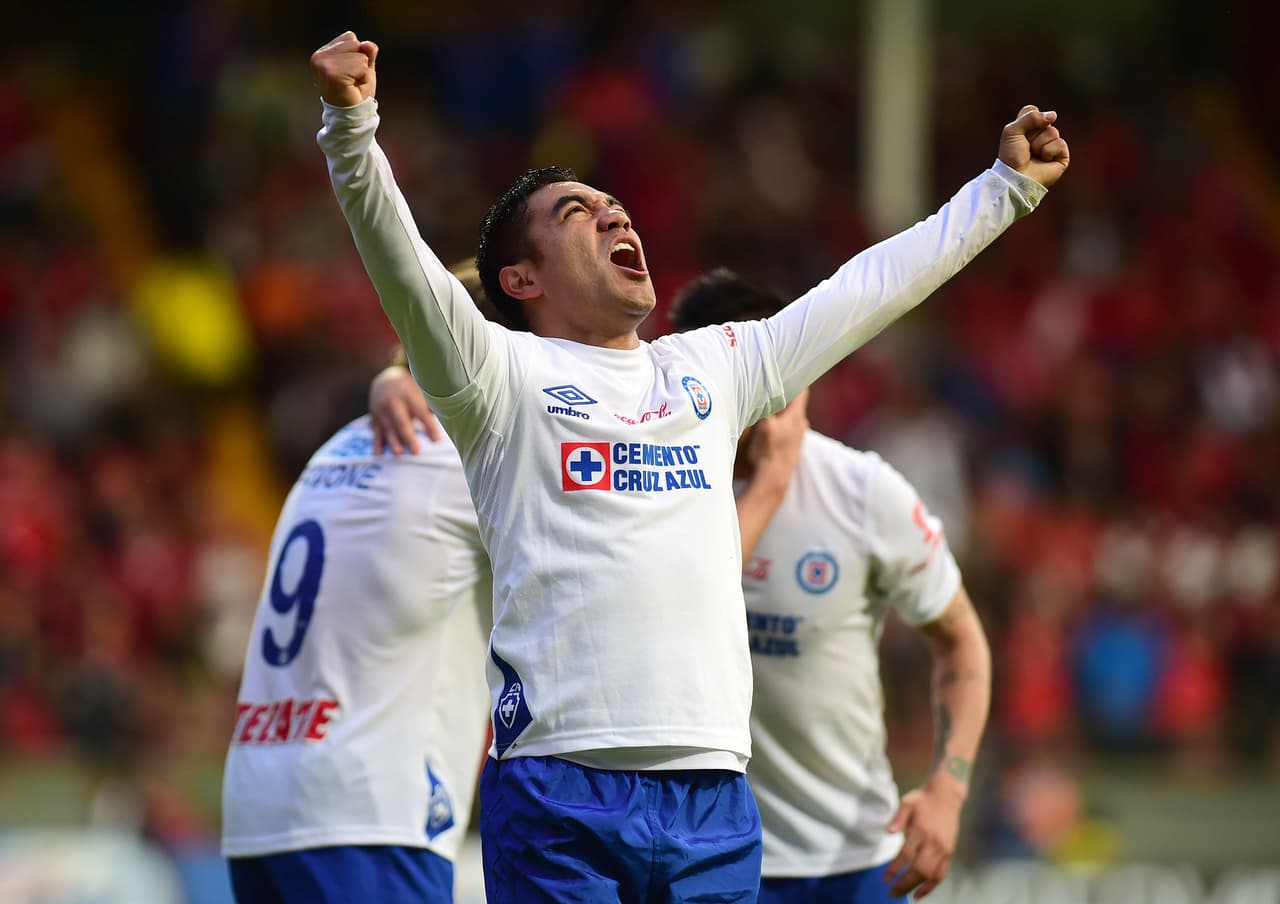 Marco Fabián tuvo problemas con la ley de orden público relacionados con su exceso de ambiente. Los vecinos lo acusaron de escándalo y el futbolista les respondió de manera agresiva mientras bebía.