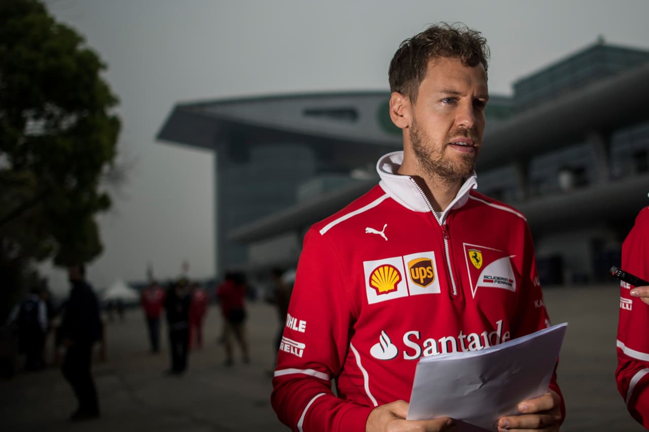 "Después de solo una carrera es fácil decir que esta temporada es mejor que la anterior, pero es solo una carrera, solo el comienzo de la temporada, pero por supuesto que muchas cosas han cambiado desde el año pasado, el equipo ha evolucionado y generalmente estamos en una posición mejor, la gente se está sintiendo más cómoda", explicó e insistió en que Mercedes aún es favorito.