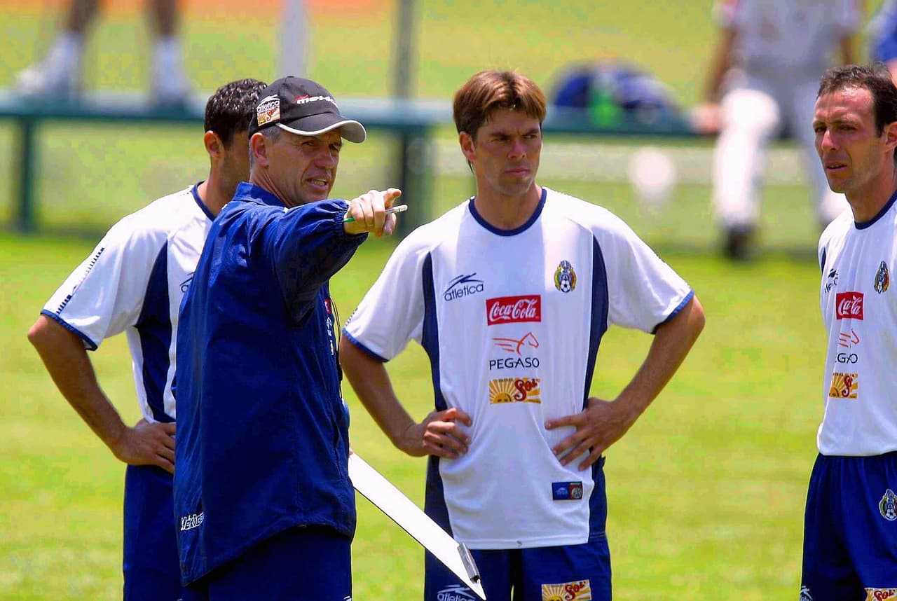 Antes del Mundial, el equipo jugó la Copa Oro pero no tuvo una buena participación. Quedó eliminado en cuartos de final a manos de Estados Unidos.