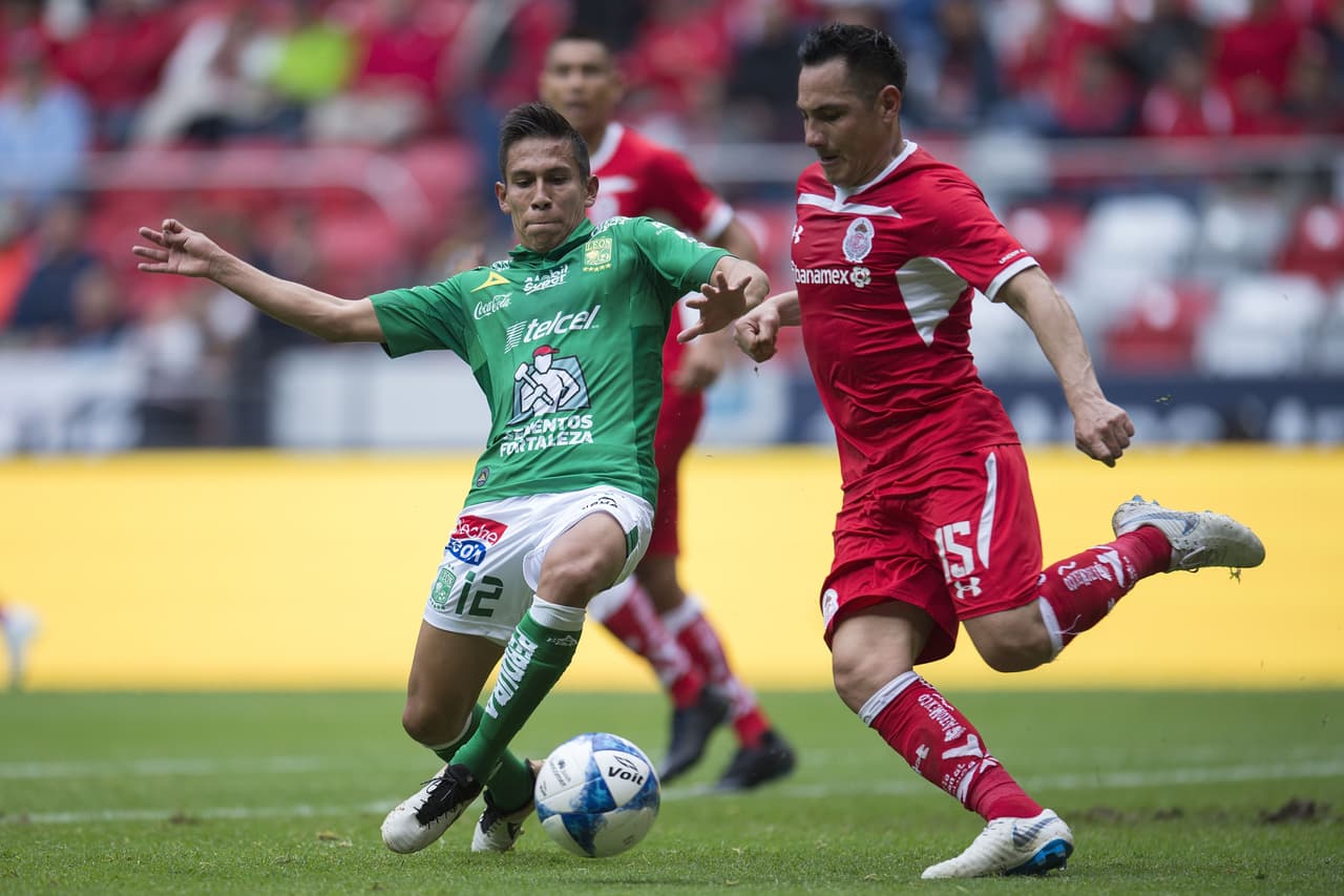 José Iván Rodríguez, juega como pivote o lateral izquierdo en primera división con León, tiene 23 años. Una lesión le impidió participar en su primera convocatoria para participar en Copa Oro.