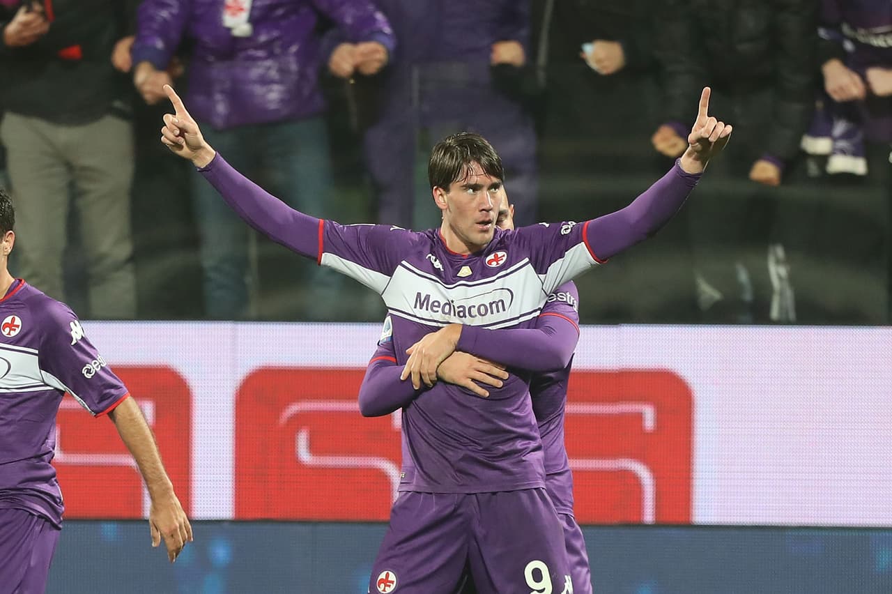En un partidazo la Fiorentina se impuso al Milan que desperdició la oportunidad de irse al liderato de la Serie A.