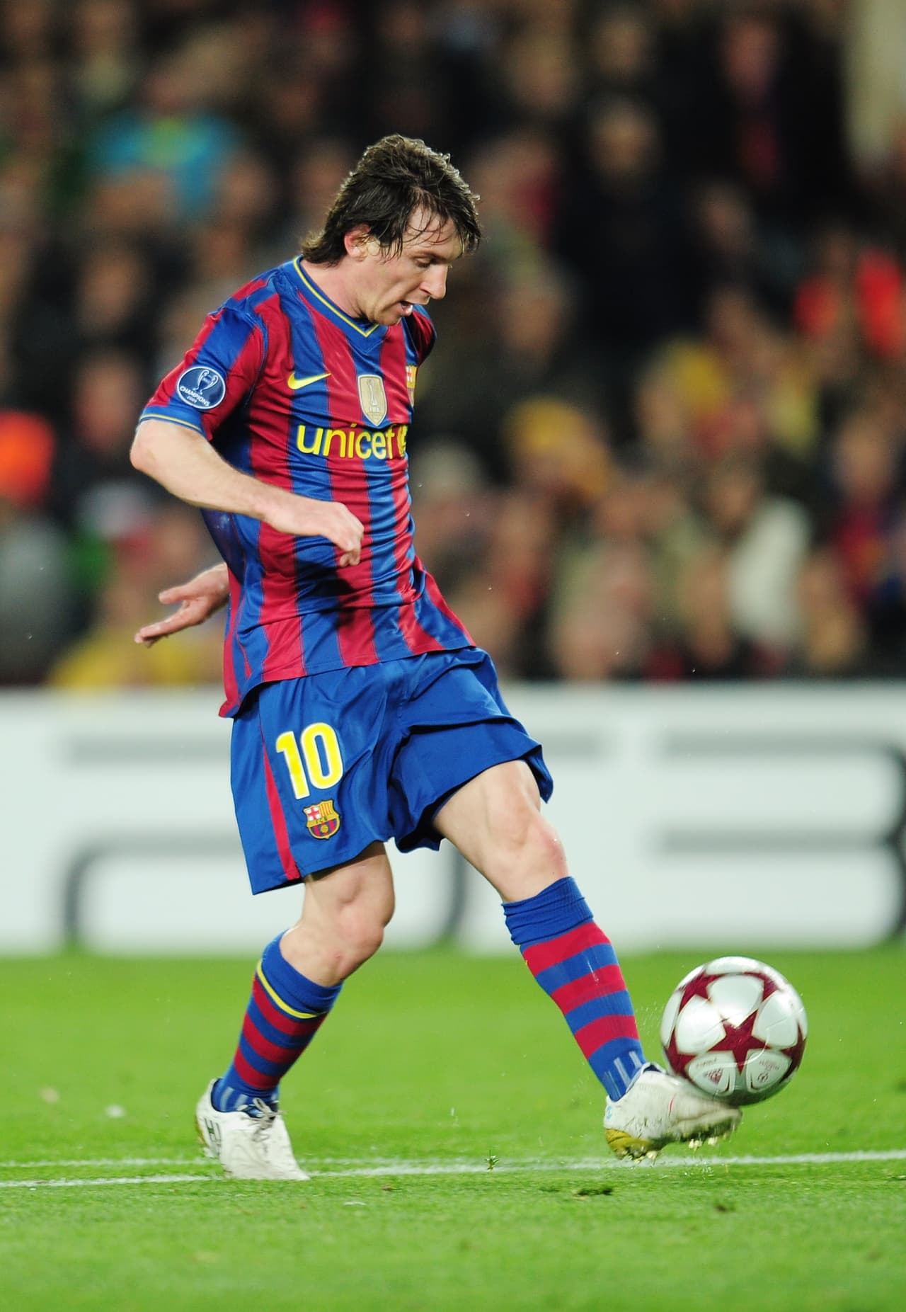 No obstante, previo al descanso, se hizo presente al 42’ y puso el marcador 3-1 a favor de los Blaugranas con un tremendo gol de vaselinaa ante la salida de Almunia.