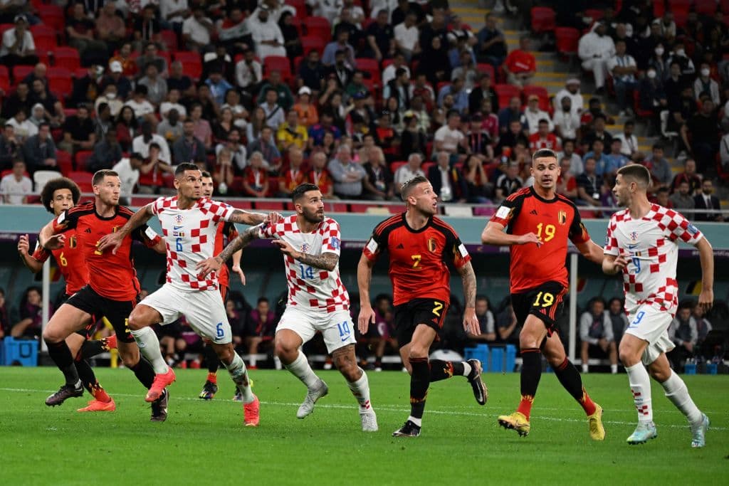 Marruecos y Croacia lograron ese jueves sus boletos a los Octavos de Final del Mundial Qatar 2022, luego de disputar su tercer y último choque del grupo F de la Copa Mundo de la FIFA. En el Estadio Al Thumama, el conjunto marroquí se confirmó como una de las grandes revelaciones de la cita mundialista tras supera por 2-1 a Canadá, con lo cual quedó líder de su grupo y de manera invicta. De otro lado, en el Estadio Ahmed bin Ali, Croacia y Bélgica protagonizaron un duelo intenso entre las selecciones que terminaron como segunda y tercera en el pasado Mundial de Rusia 2018.