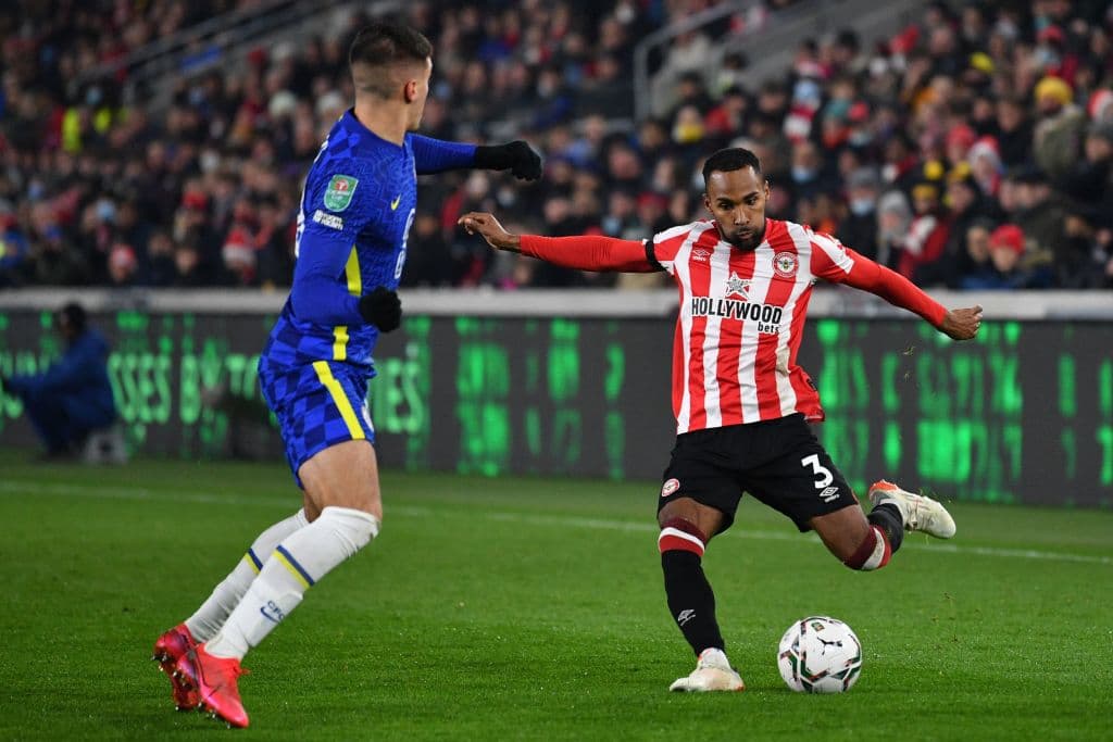 Chelsea vence tranquilamente 0-2 al Brentford, Liverpool sufre frente al Leicester City y tras un empate 3-3 consiguen el pase en la tanda de penaltis, Tottenham sabe aprovechar su localía y vencen 2-1 al west Ham United.