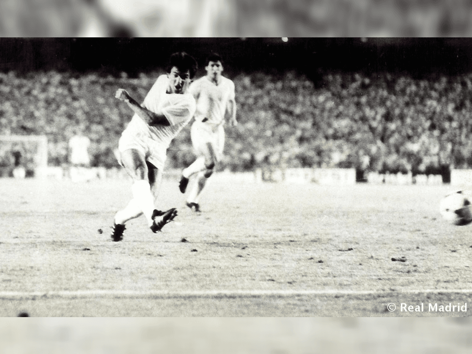 En Primera División, tras sus grandes actuaciones, se llevó el premio al mejor jugador del año.