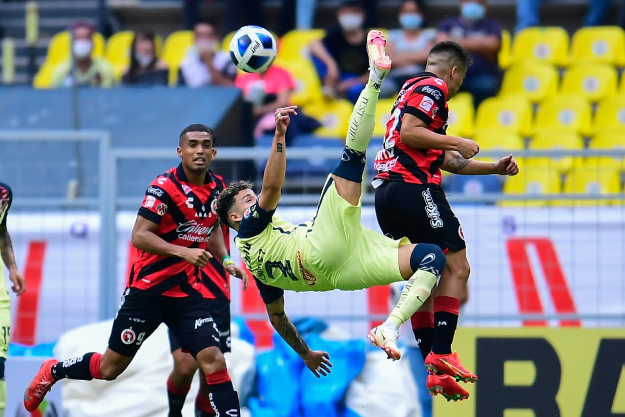 América mantiene su gran paso en el campeonato y en los minutos finales derrotó a Xolos de Tijuana.