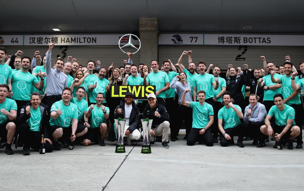 Así fue la gran fiesta de Lewis Hamilton, el británico que se convirtió de nuevo en el gran 'rey'