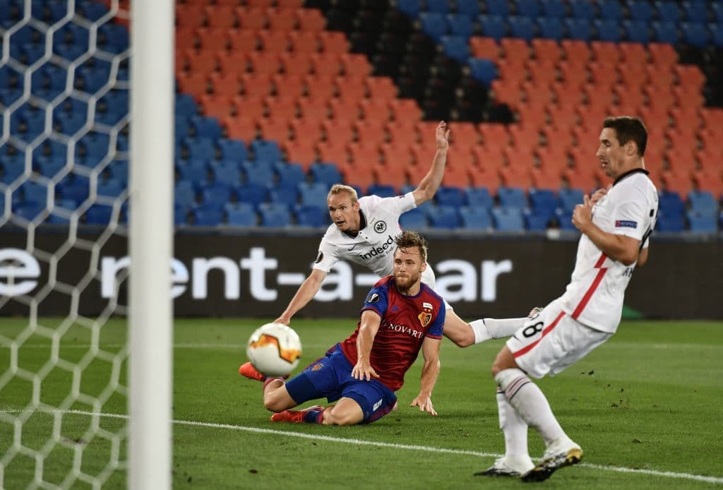 Basel echaba toda la carne al asador para conseguir el tanto que ‘terminara’ de cerrar la serie.