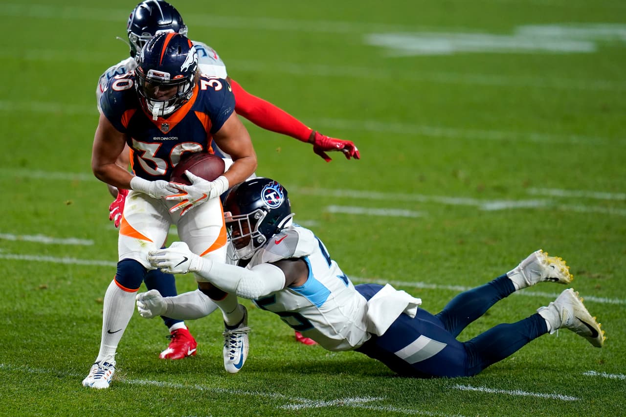 Derick Henry brilla en el juego al romper las 100 yardas, y los Titans consiguen la victoria 16-14 sobre los Denver Broncos.
