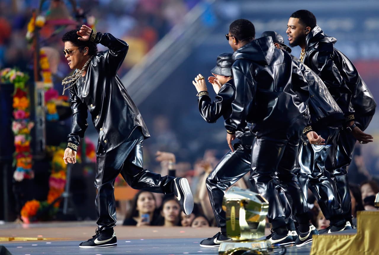 Disfruta de más imágenes del Medio tiempo del Super Bowl 50.