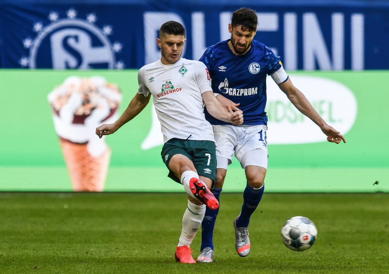 Durante los primeros veinte minutos de juego fue un encuentro con pocos espacios y sin oportunidades importantes de gol.