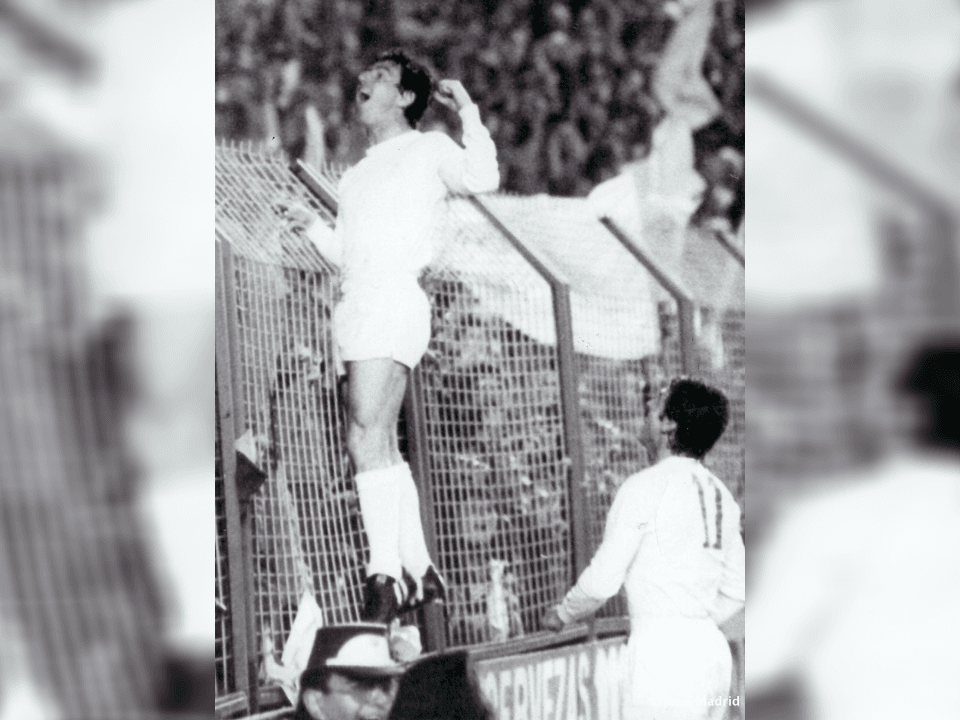 Juanito vivió junto a la generación de futbolistas llamada ‘El Madrid de los García’, y de la ‘Quinta del Buitre’, donde se encontraban futbolistas como Emilio Butragueño, Hugo Sánchez, Vicente del Bosque, entre otros.