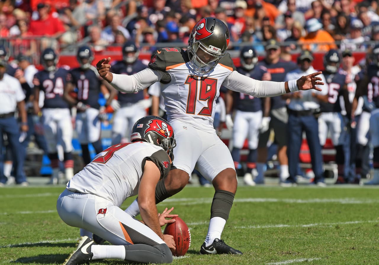 Roberto Aguayo pelea por un lugar en los Chicago Bears