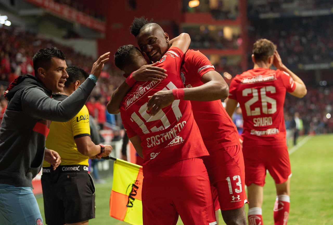 En un segundo tiempo de ensueño, el Toluca remontó y goleó al Pachuca 4-1 para avanzar a las semifinales.