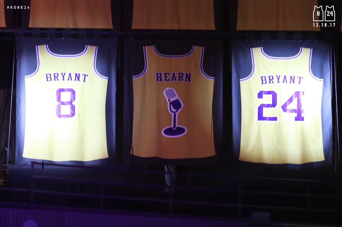 Kobe Bryant inmortalizado en el Staples Center con sus números 8 y 24