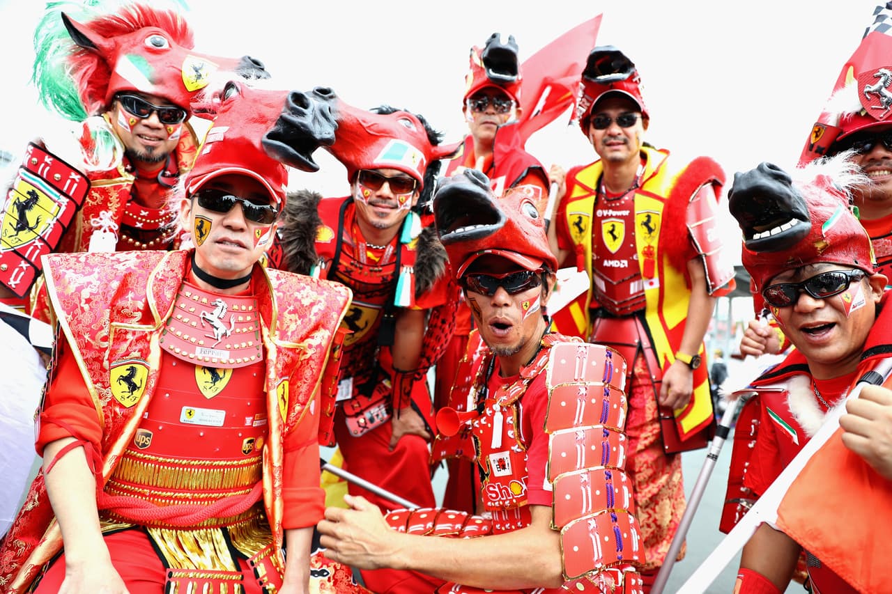 Los fanáticos asiáticos vivieron en carne propia la fiesta del gran automovilismo mundial. Para ello, los fanáticos de Ferrari incluso se uniformaron.