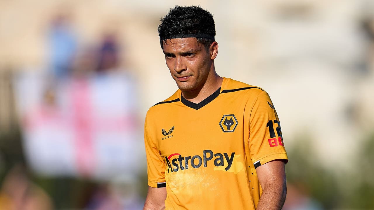 Medios europeos extrañan a Raúl Jiménez y señalan que los Wolves son "débiles" sin él