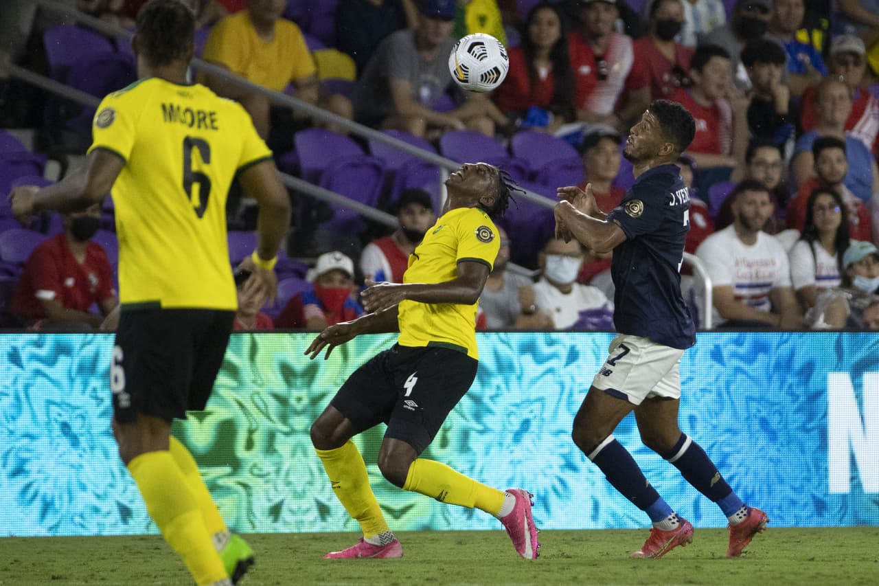 Con solitario gol de Bryan Ruiz, Costa Rica vence 1-0 a Jamaica y consigue paso perfecto a los cuartos de final.