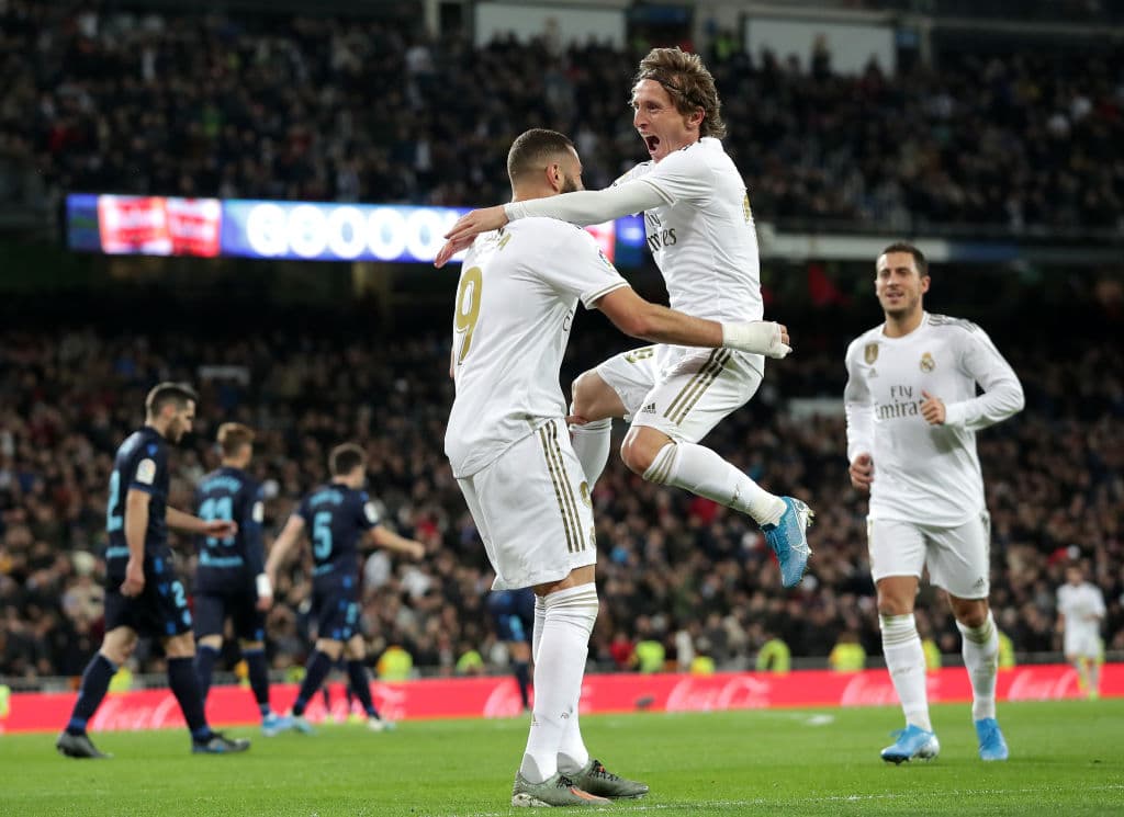 Con goles de Karim Benzema, Federico Valverde y Luka Modric, el Real Madrid sigue con la presión sobre el Barcelona.