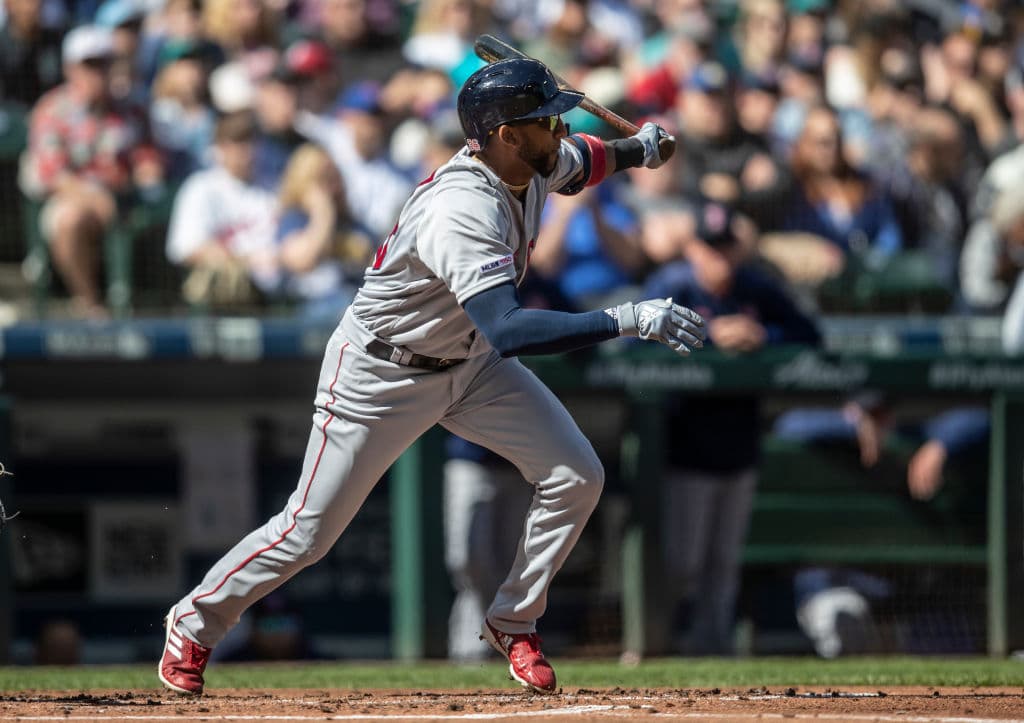 Eduardo Núñez conectó sencillo remolcador de dos anotaciones por los Red Sox en la primera entrada para darle ventaja de 3-1 a Boston.