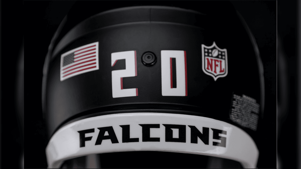 ¡Los Falcons presentan su nueva indumentaria! Con una gran variación en sus uniformes donde se eliminaron líneas en los hombros ahora predominan las tonalidades a un solo color. Así se prepara el equipo de Matt Ryan en la búsqueda de instalarse en otro Super Bowl.