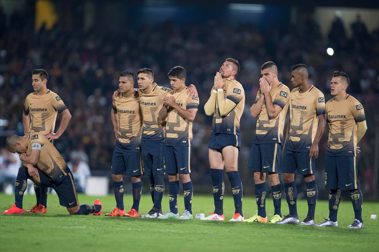 <b>Pumas no se queda muy atrás... </b>
<br>Los Universitarios tienen solo cuatro campeonatos y en 15 años lo han conseguido dos veces, Además, acumulan una buena sequía pues de los últimos 18 torneos cortos tienen dos finales y fue en el Clausura 2011 cuando se coronaron por última vez.