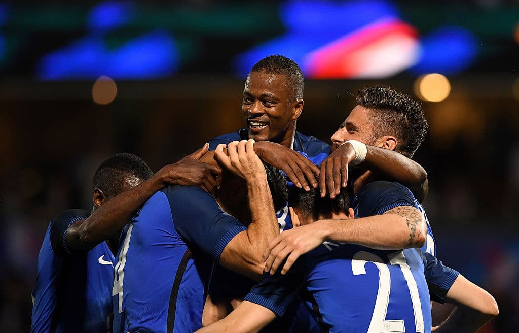 El equipo galo goleó 3-0 a los escoceses.