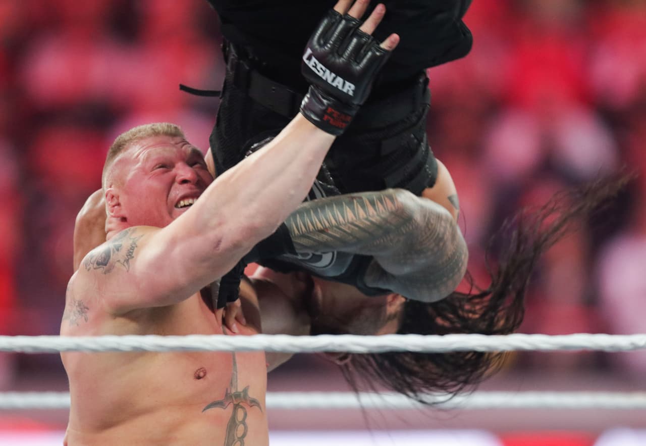 Sin embargo, Lesnar mostró su poderío contra Roman Reigns y se quedó con el título a pesar de los pronósticos.