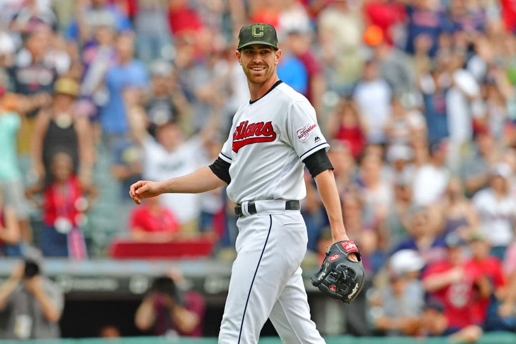 Cuando subió al montículo en la novena entrada, el pitcher derecho recibió una fuerte ovación de parte de los 21,377 aficionados. Ponchó a Dwight Smith Jr., retiró a Joey Rickard con un rodado y Chris Davis se ponchó abanicando para ponerle fin al juego.