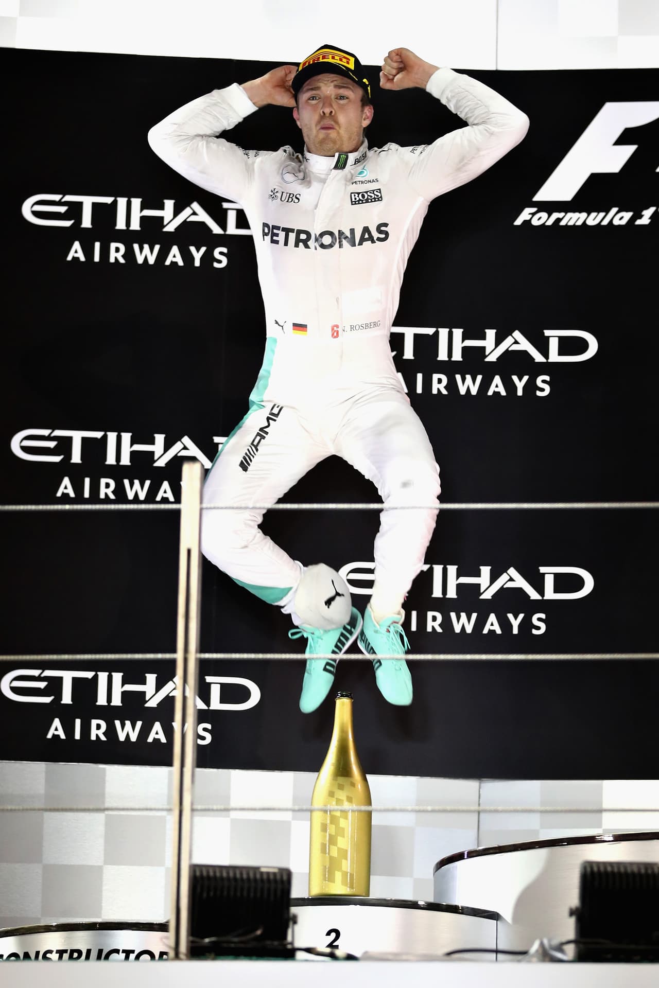 "Estoy muy orgulloso de haber conseguido la misma hazaña de mi padre", dijo Rosberg desde el podio tras acabar segundo en la carrera.