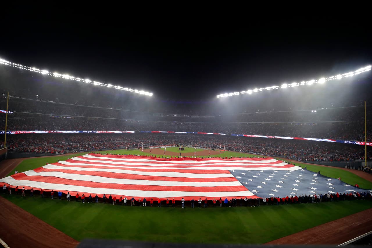 El Sun Trust Park de Atlanta, Georgia recibía el Juego 3 de la Serie Mundial empatada a un partido para Braves y Astros.